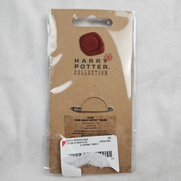 New Harry Potter Badge Wizarding World of Harry Potter x Yume Collaboration Pin - Picture 3 of 3